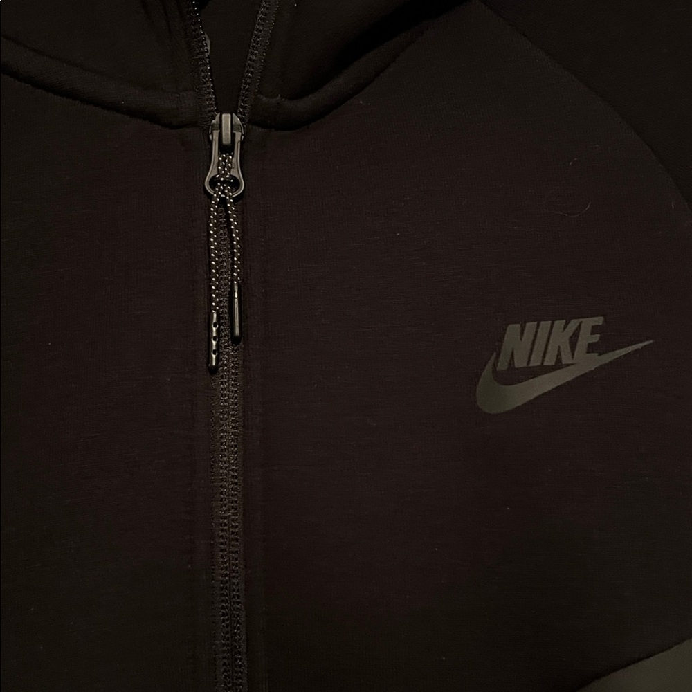 Nike Men’s Two-Tone Black and Gray Zip Up Hoodie - Picture 4 of 11